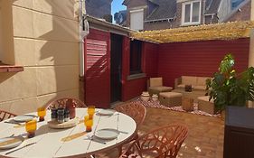 Duplex en rez-de-chaussée avec cour intérieure privée, proche de la mer, WIFI